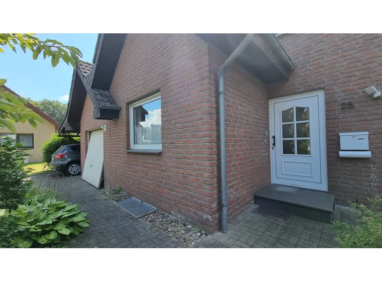 Eingang und Garage
