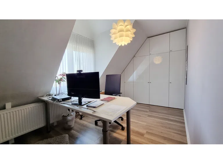 Kinderzimmer/Büro (Dachgeschoss)