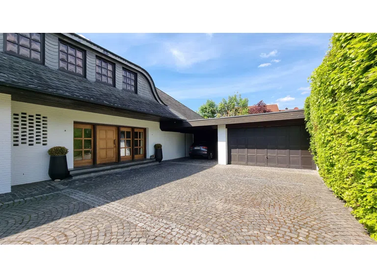 Carport, Garage und Eingang