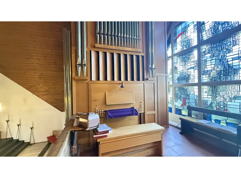 Empore mit Orgel