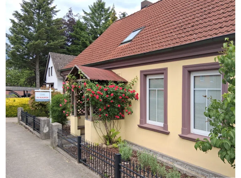 Straßenansicht