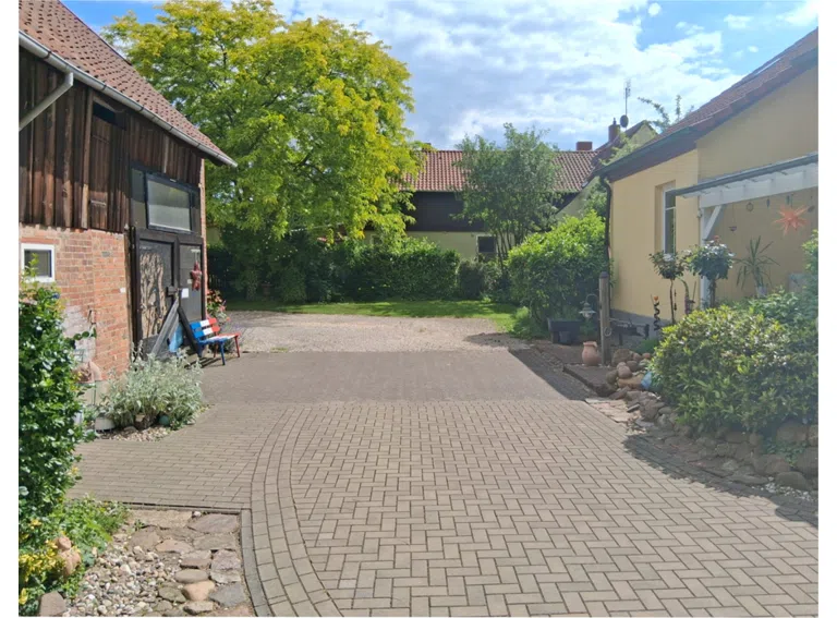 Hof/Terrasse/Nebengebäude