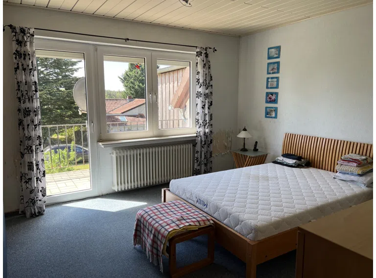 Schlafzimmer mit Balkon Vorderhaus