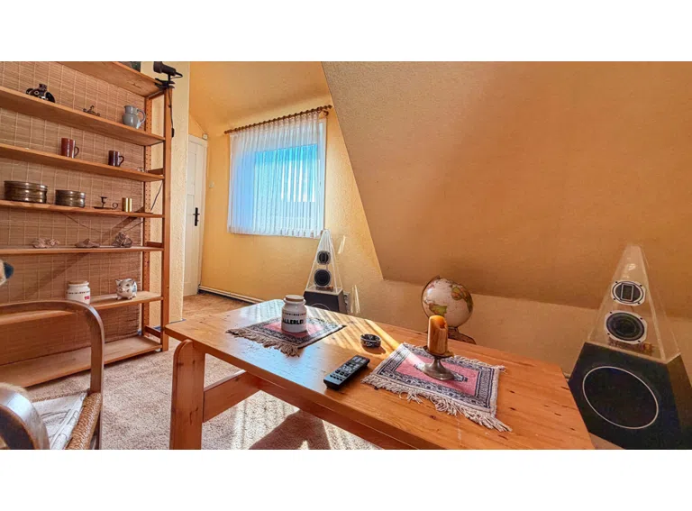Schlafzimmer 6