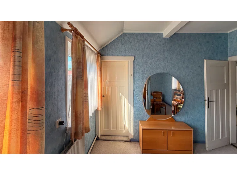 Schlafzimmer 5