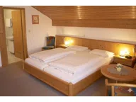Bild von Projektimmobilie im Altmühltal - Ideal für Ferienwohnungen Häuser, in Walting, 396.00 m², 14.00 Zi., Bj. 1968