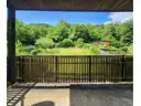 Rückwärtiger Balkon mit Blick in den Garten