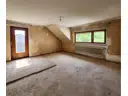 Eines von drei Zimmern im Obergeschoss, mit Zugang zum seitlichen Balkon