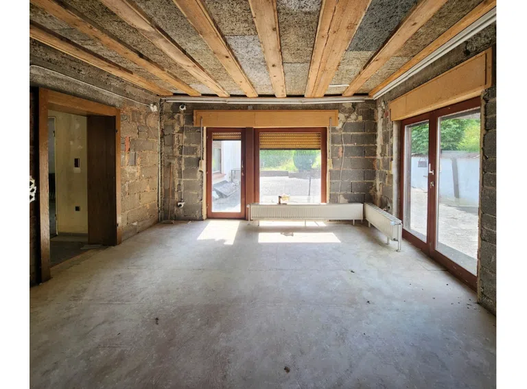 EG Anbau mit bodentiefen Fenstern und Zugang zu Terrasse und Garten