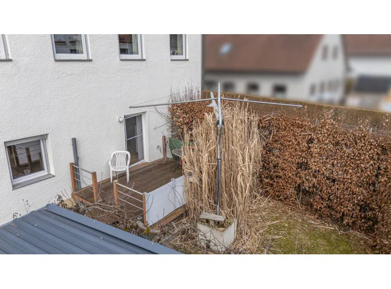 Süd-Ostterrasse und Garten
