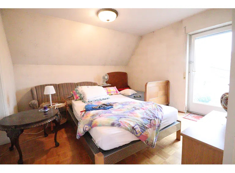 OG - Gästezimmer - Ausgang Balkon