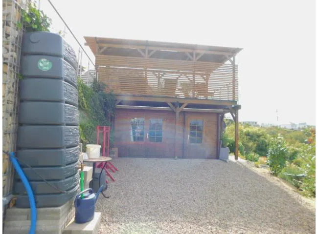 BB31 Gartenhaus u.d. Terrasse