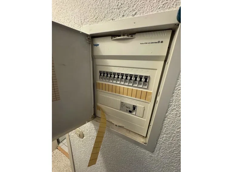 4 Flur mit UV