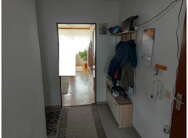 9 Flur - Blick ins WoZi