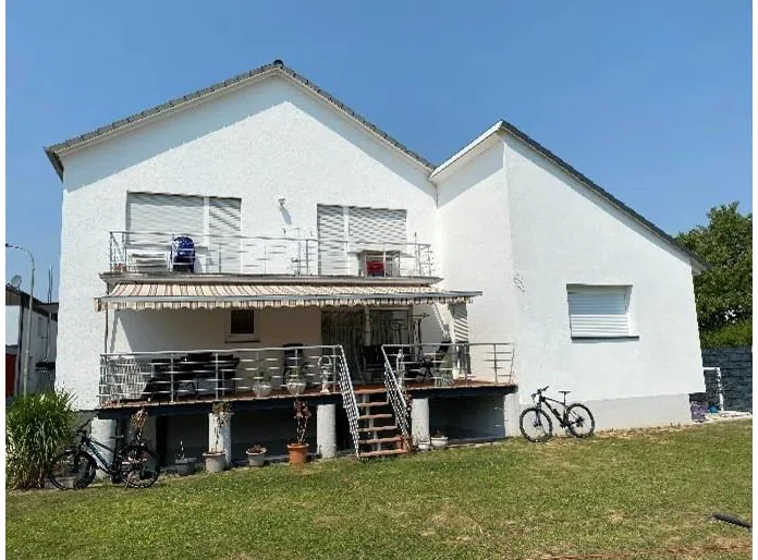 6 beide Balkone + Terrasse Rückseite