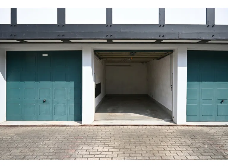 Garage zur Wohnung