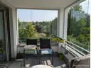 sonniger, windgeschützter Balkon