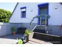 Blick zum Haus von Terrasse