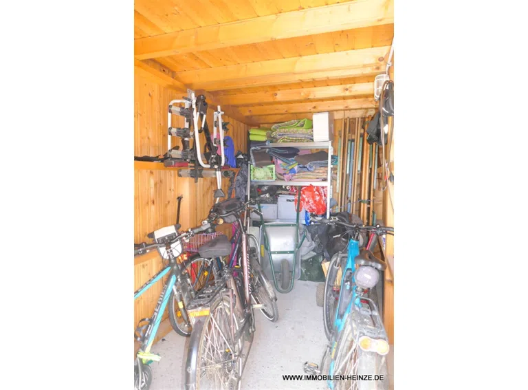 Fahrradschuppen
