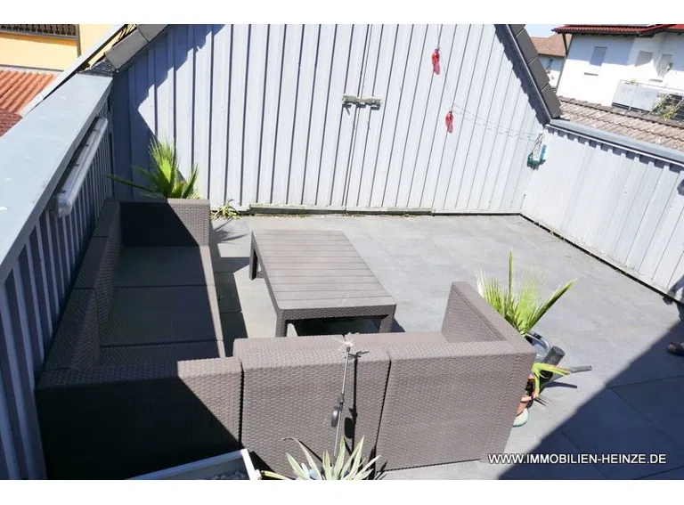 Terrasse und Schuppen OG